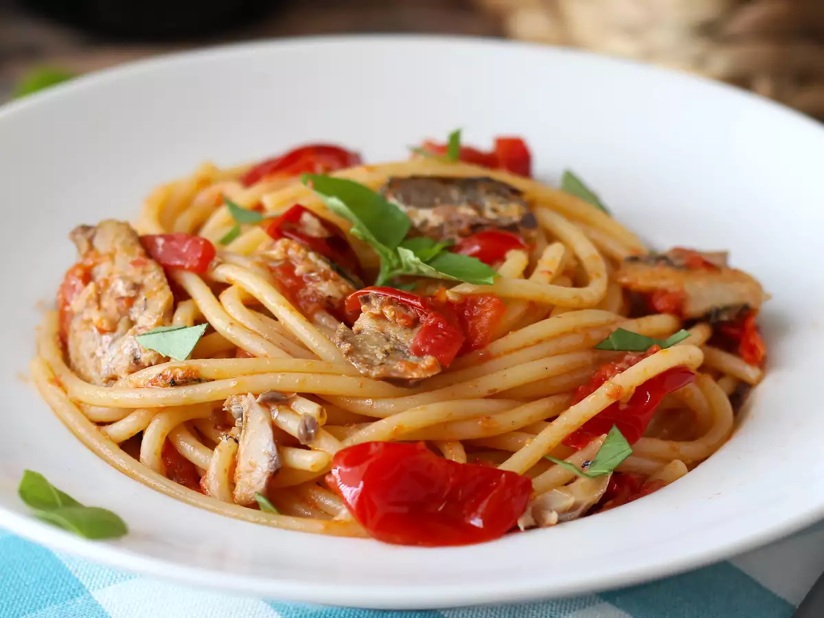 Spaghetti with sardines: an easy and inexpensive recipe! - photo 6