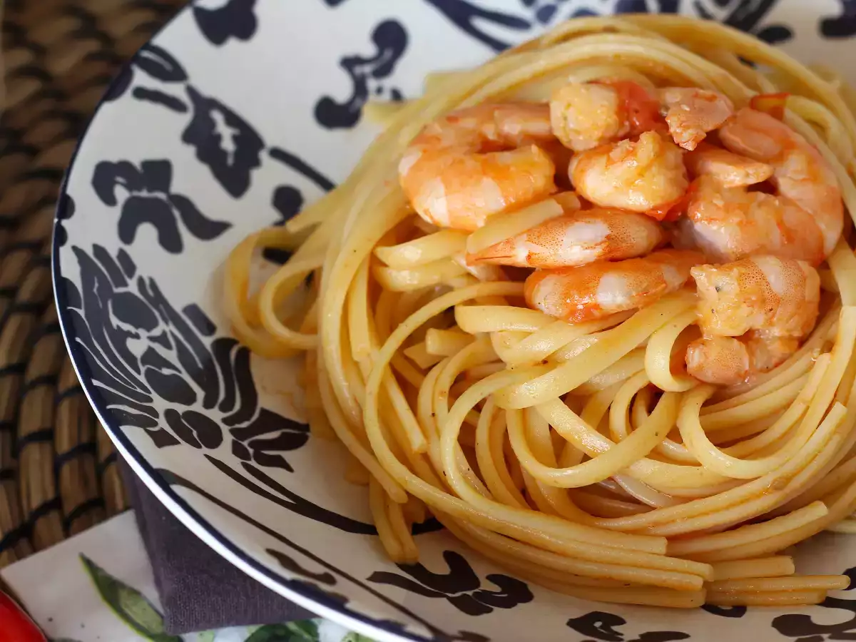 Spaghetti with shrimp and cherry tomatoes: a quick, tasty pasta dish - photo 7