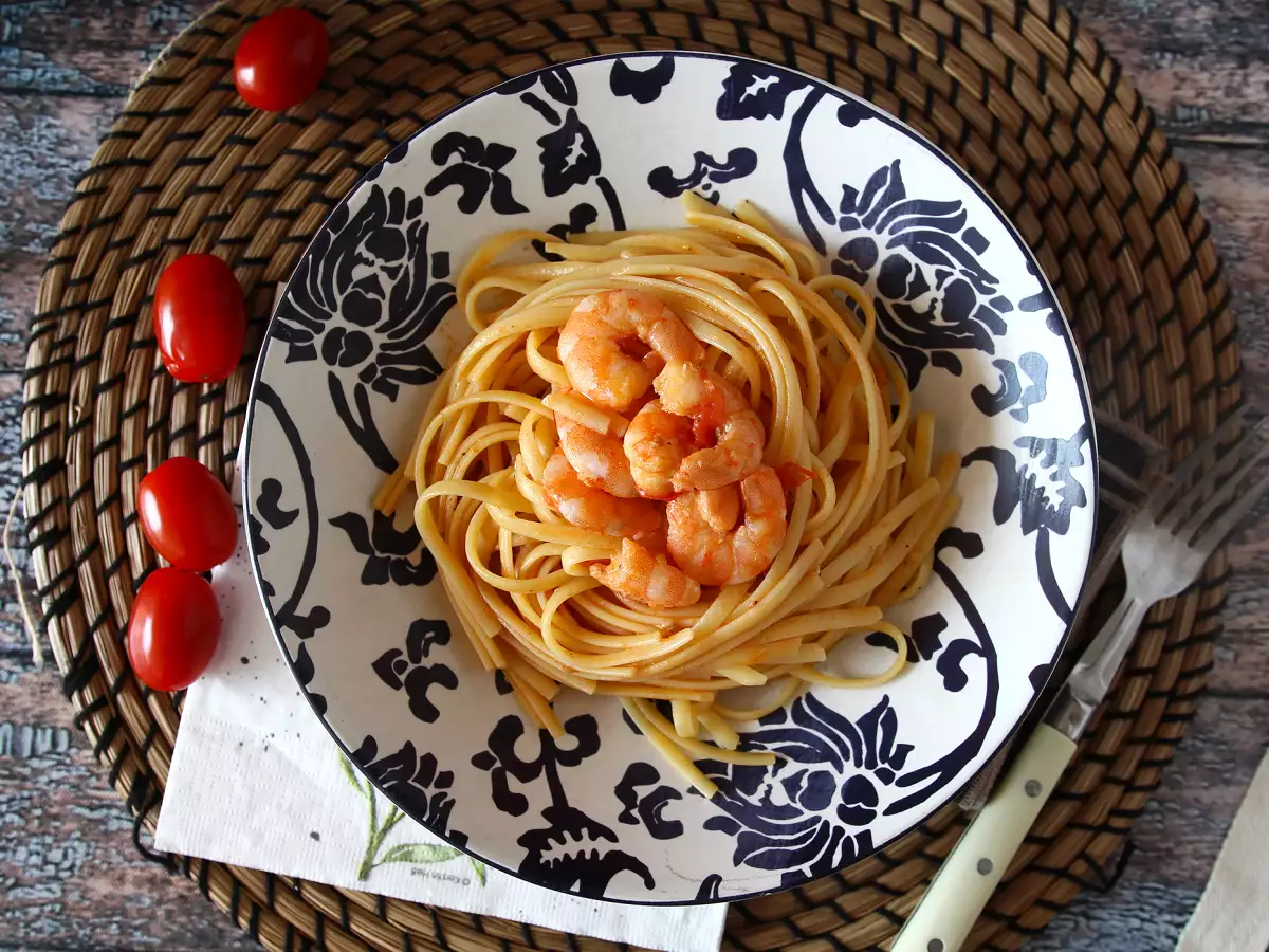 Spaghetti with shrimp and cherry tomatoes: a quick, tasty pasta dish - photo 8