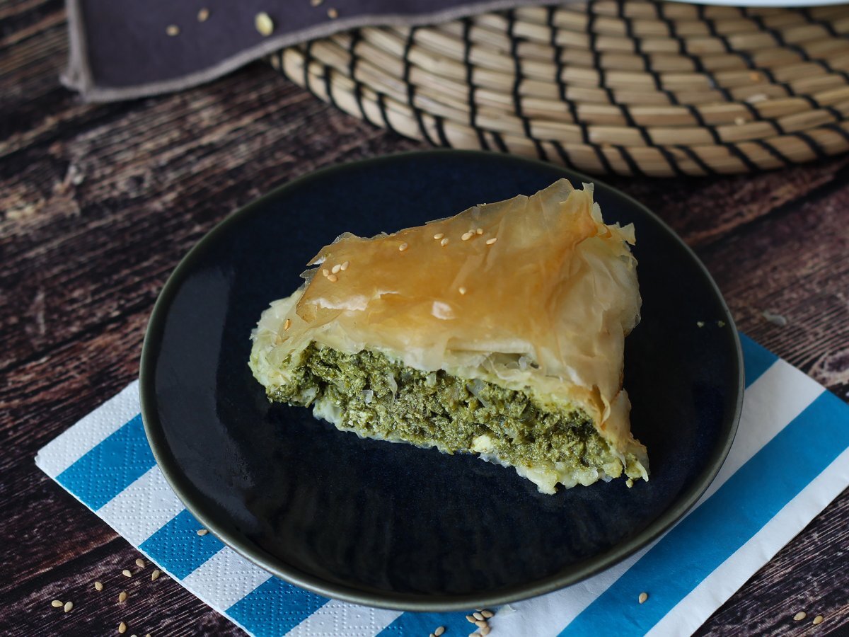 Spanakopita, the Greek pie with spinach and feta super easy to prepare