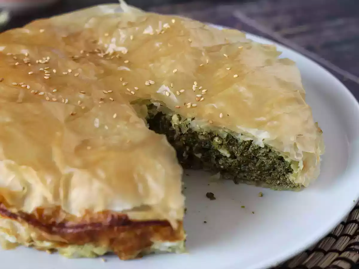 Spanakopita, the greek pie with spinach and feta super easy to prepare - photo 2