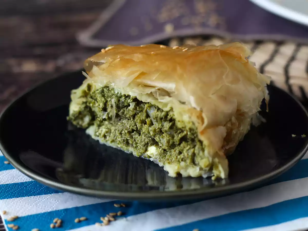 Spanakopita, the greek pie with spinach and feta super easy to prepare - photo 5