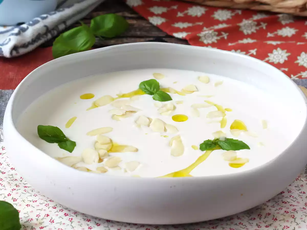 Spanish ajoblanco Andaluz: the cold soup that always appeals in the summertime - photo 2