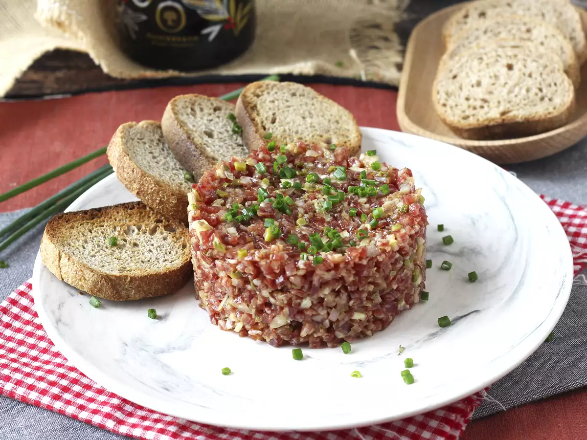 Spanish fuet tartar: an express version of classic steak tartar - photo 3