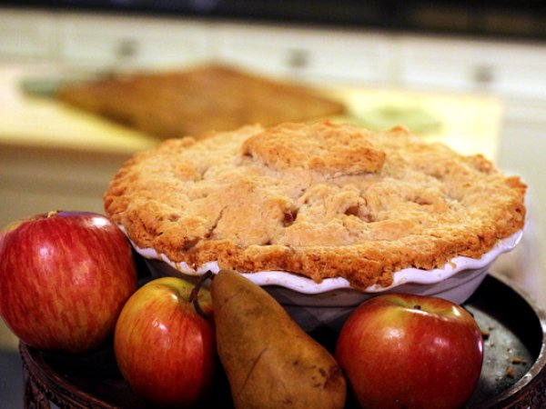 Spiced Apple and Pear Pie