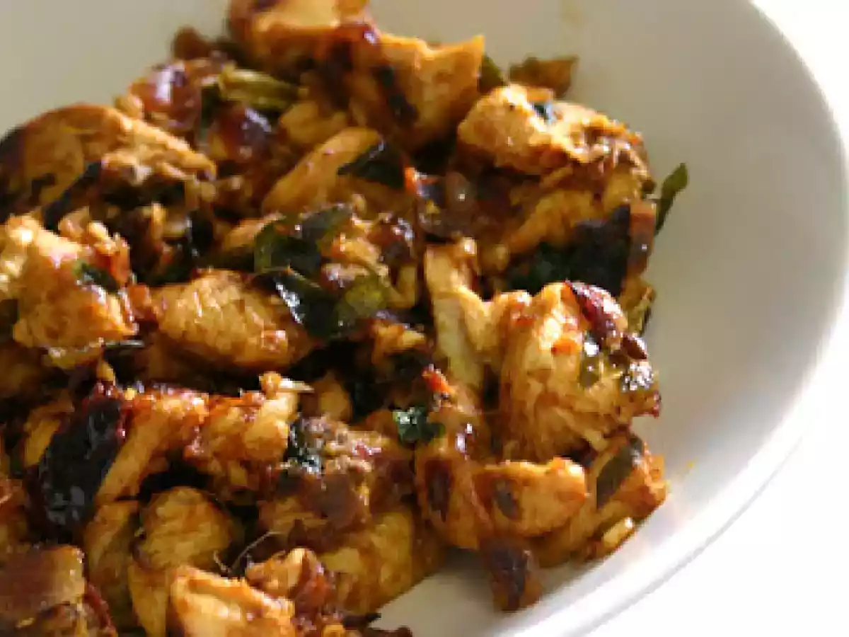 Spicy Chettinad Chicken Fry / Chettinadu Kozhi Varuval