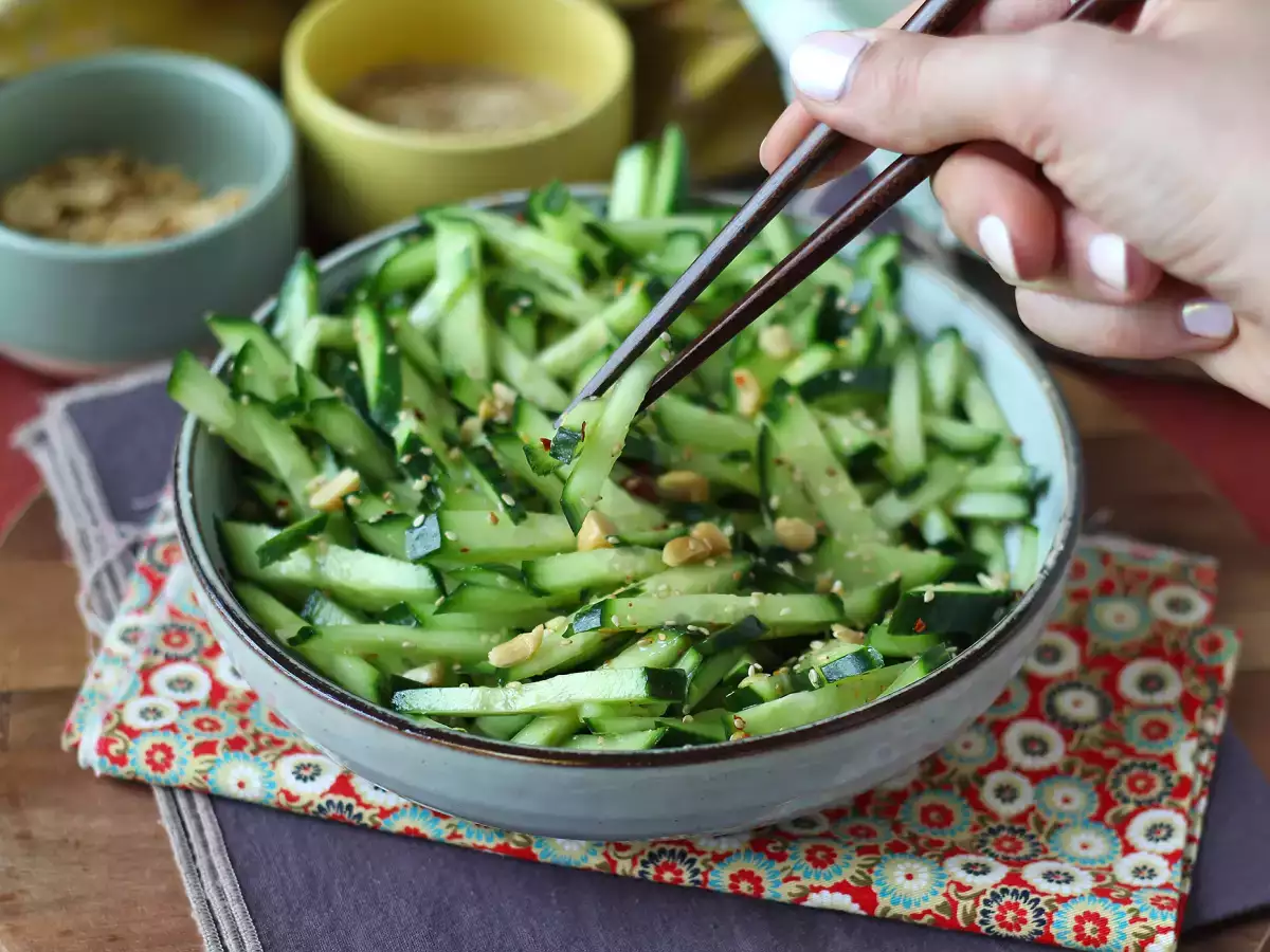 Spicy cucumber salad with peanuts - photo 3