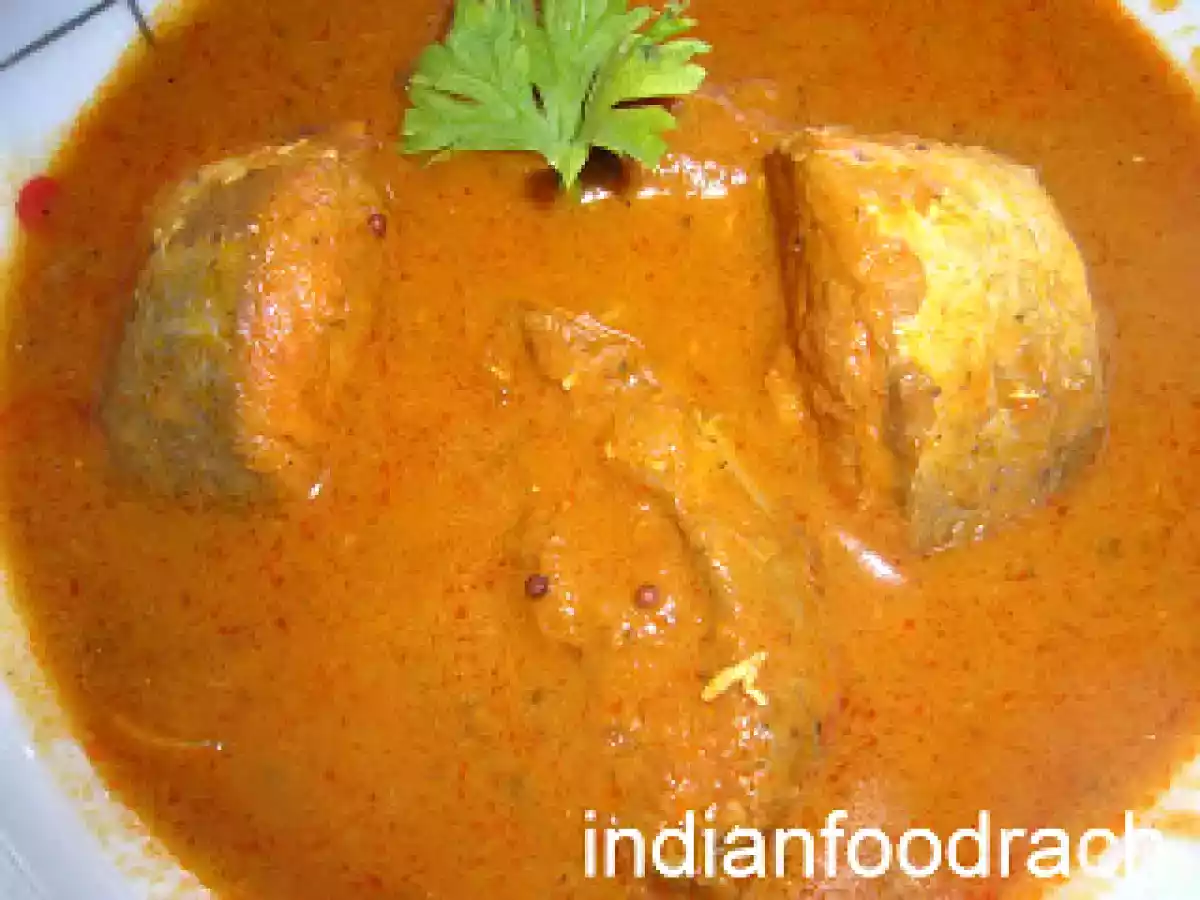 Spicy fish curry ( Meen saaru/ Meen kulumbu)