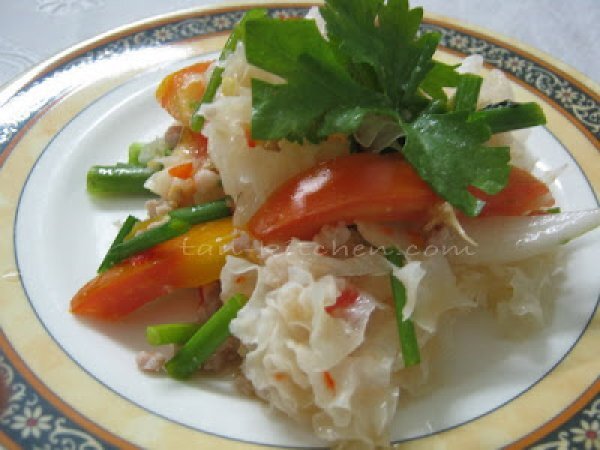 Spicy Snow Fungi Mushroom Salad (Yam Hed Hou Nou Khow)