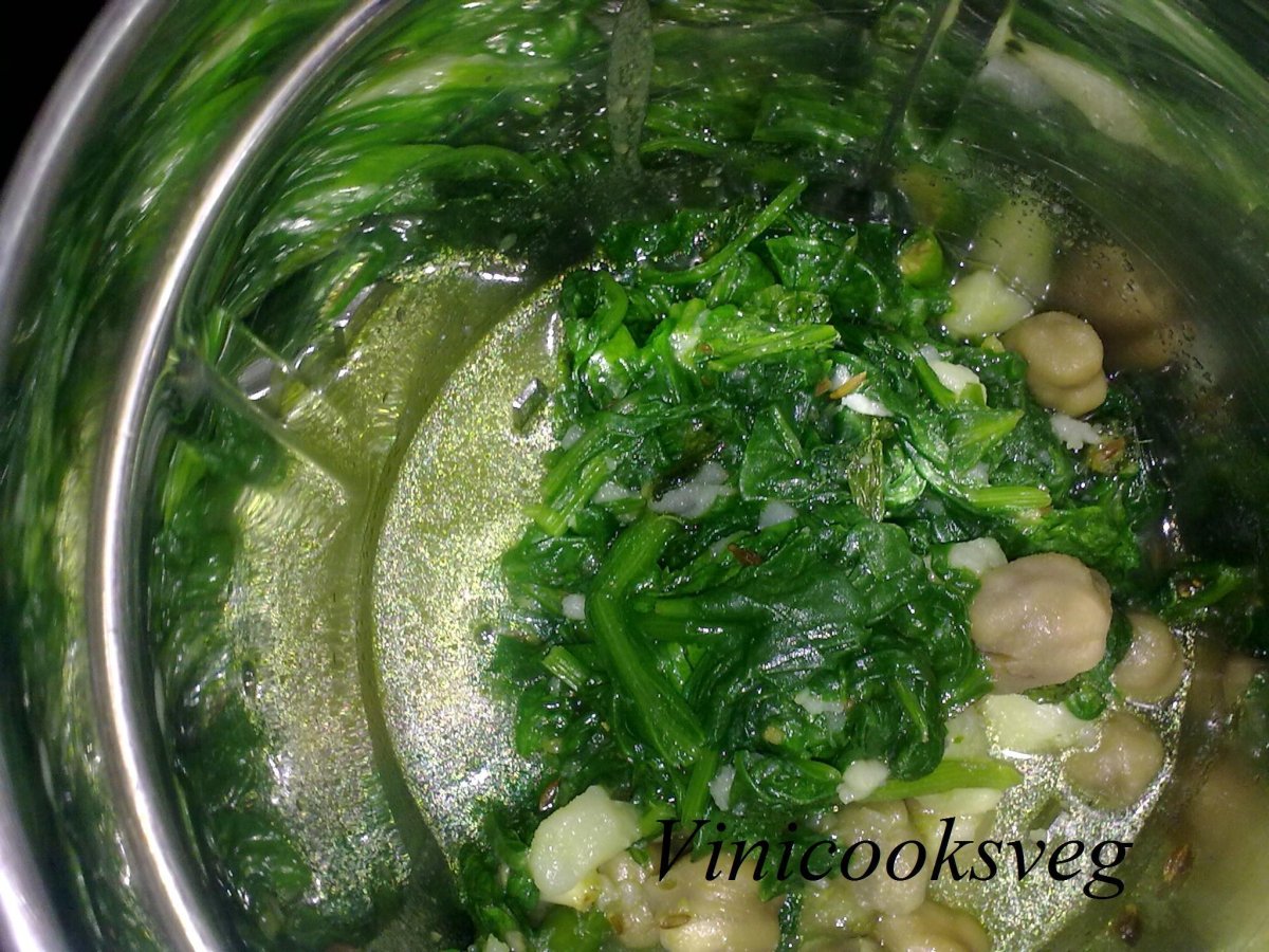 Spinach and chickpea thick soup - photo 5