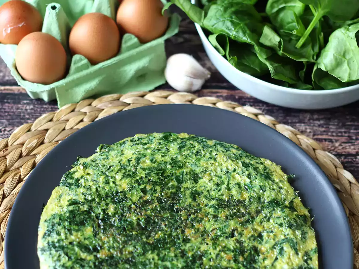 Spinach omelet, an easy and delicious vegetarian dish - photo 2