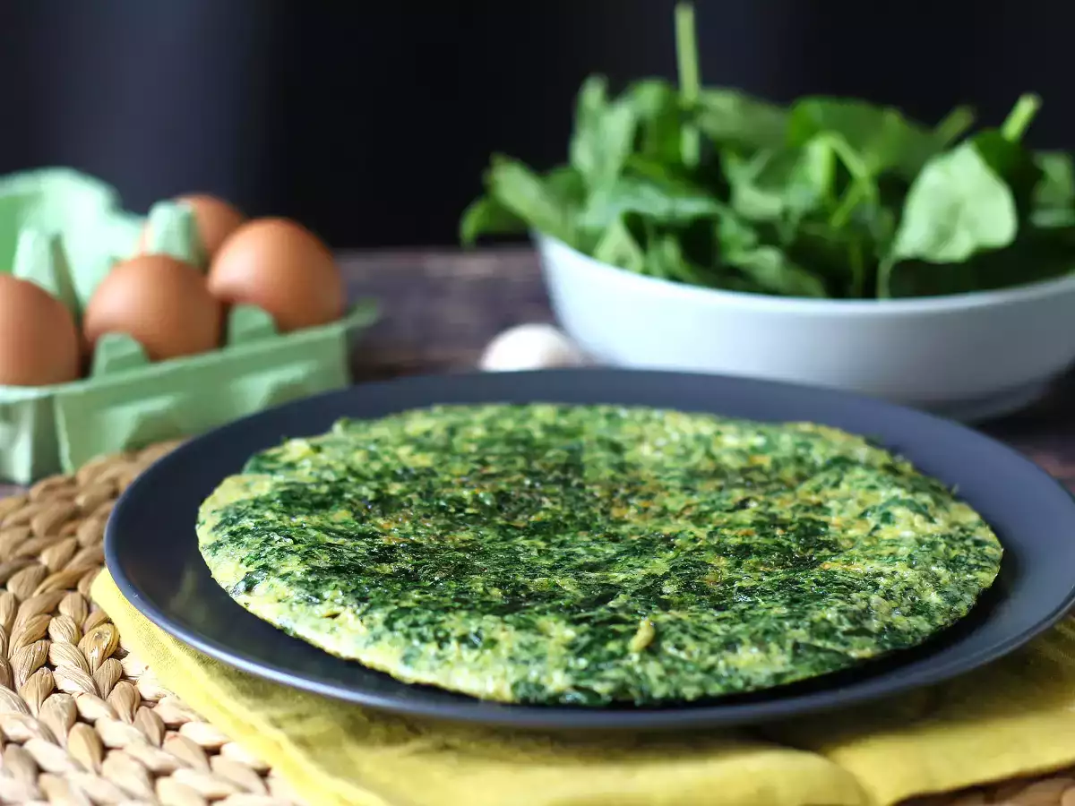 Spinach omelet, an easy and delicious vegetarian dish - photo 3