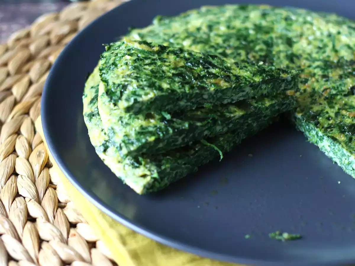 Spinach omelet, an easy and delicious vegetarian dish - photo 6