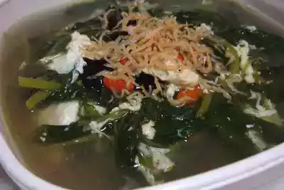 Spinach soup with century egg recipe