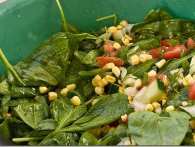 Spinach, Tomato, and Corn Salad