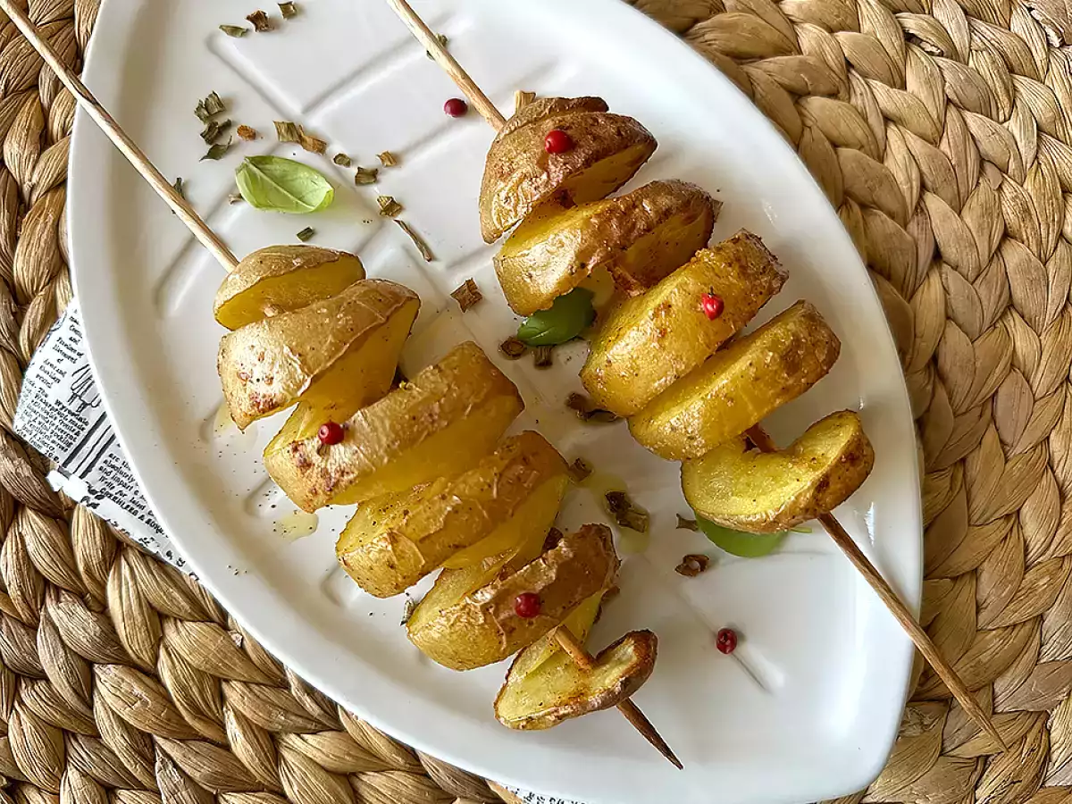 Spiral potatoes on a stick: the foolproof technique without a machine - photo 2