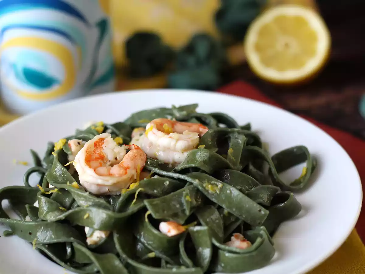Spirulina pasta with shrimp and lemon: a nutrient-rich first course with a unique taste - photo 3