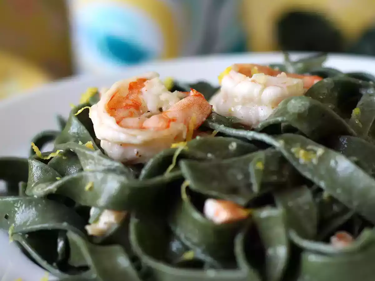 Spirulina pasta with shrimp and lemon: a nutrient-rich first course with a unique taste - photo 4