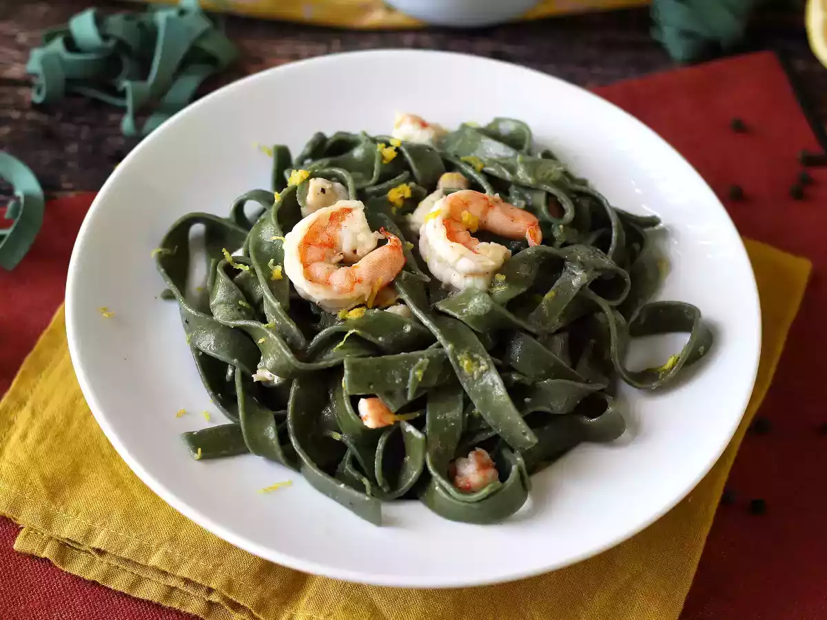 Spirulina pasta with shrimp and lemon: a nutrient-rich first course with a unique taste - photo 5