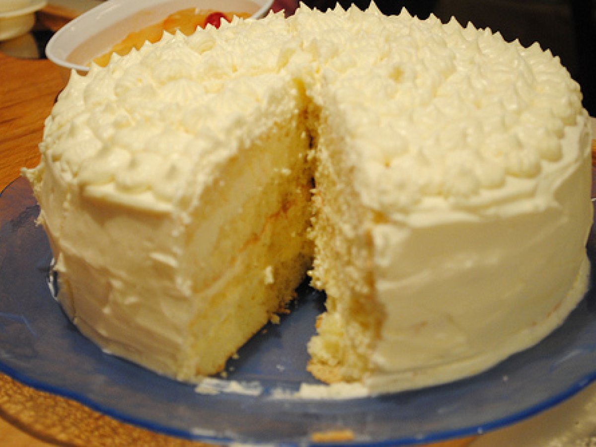 Spring in action: Lemon mascarpone layer cake