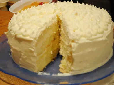 Spring in action: Lemon mascarpone layer cake