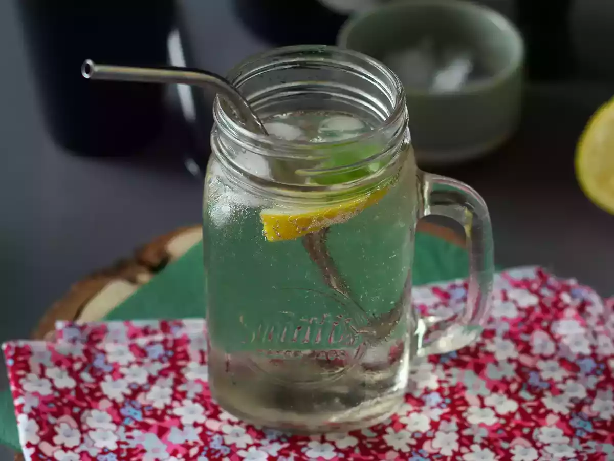 Spritz hugo with elderflower syrup, a fresh and sweet cocktail - photo 4