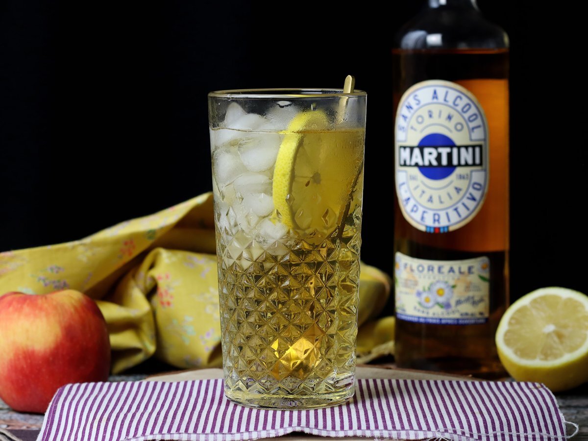 Spritz martini mocktail, a sweet, floral alcohol-free cocktail for aperitifs