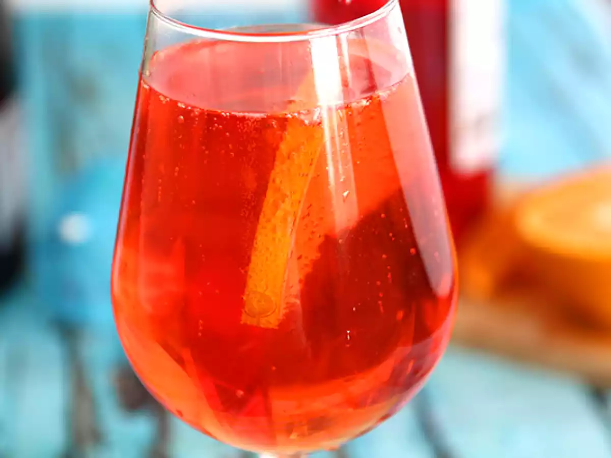 Spritz, the famous italian cocktail with aperol - photo 2