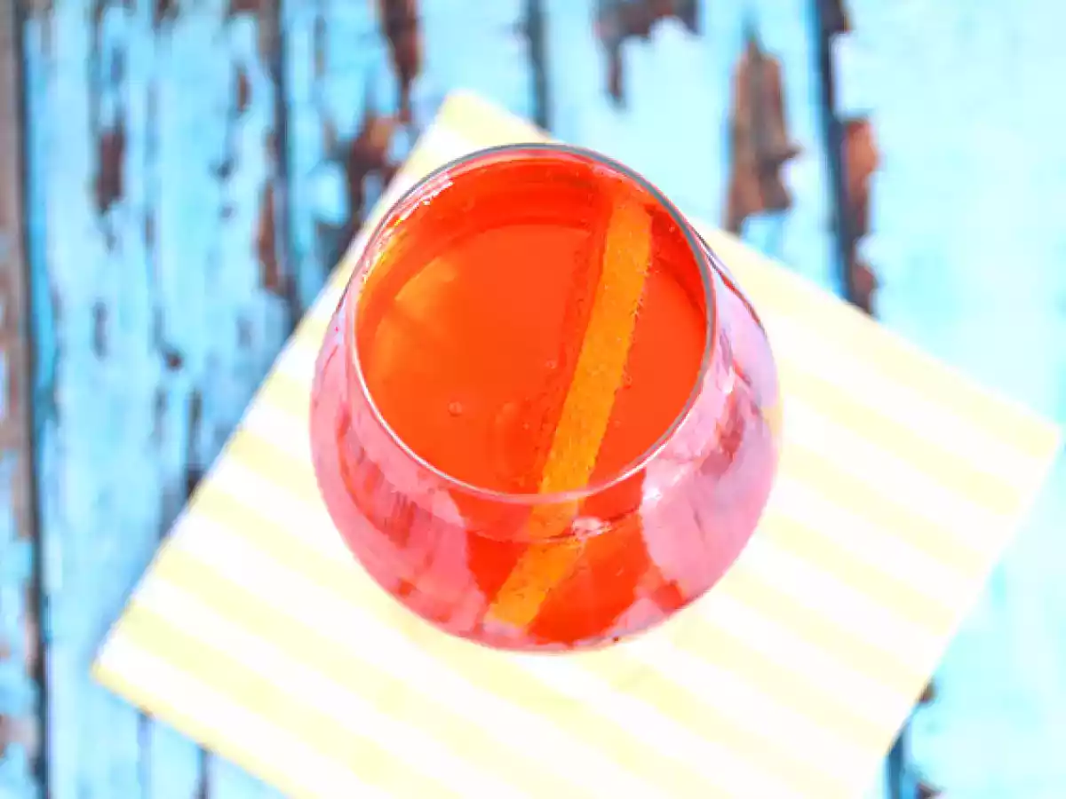 Spritz, the famous italian cocktail with aperol - photo 3