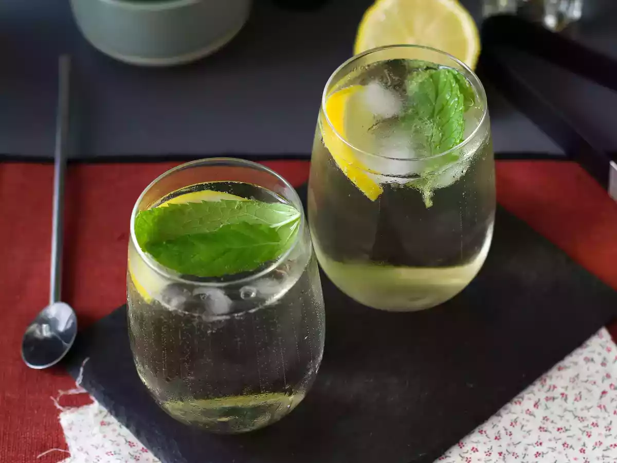 St-germain spritz with elderflower liqueur, the ultra-fresh summer cocktail - photo 7