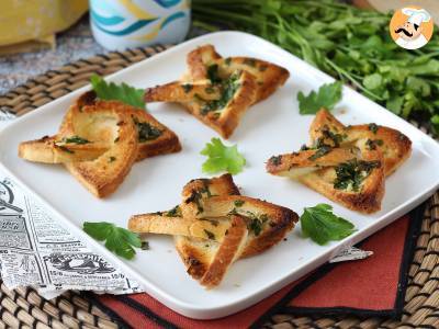 Star-shaped garlic bread with sandwich bread - photo 2