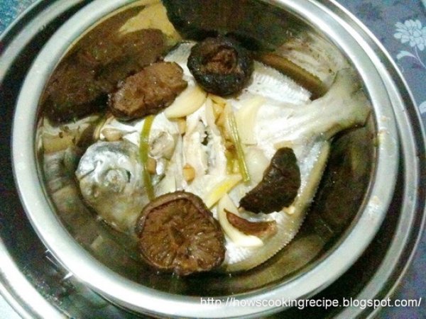 Steam Pomfret Fish with Black Mushroom