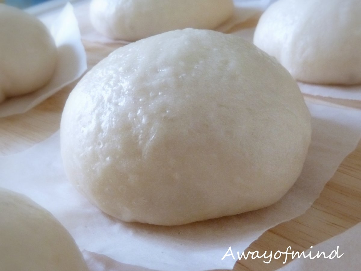 Steamed Creamy Sweet Corn Custard Bun 玉米奶黄包 （Sweet Cor