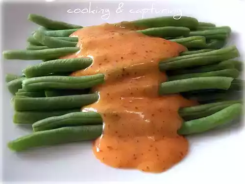 Steamed green beans recipe with hollandaise sauce