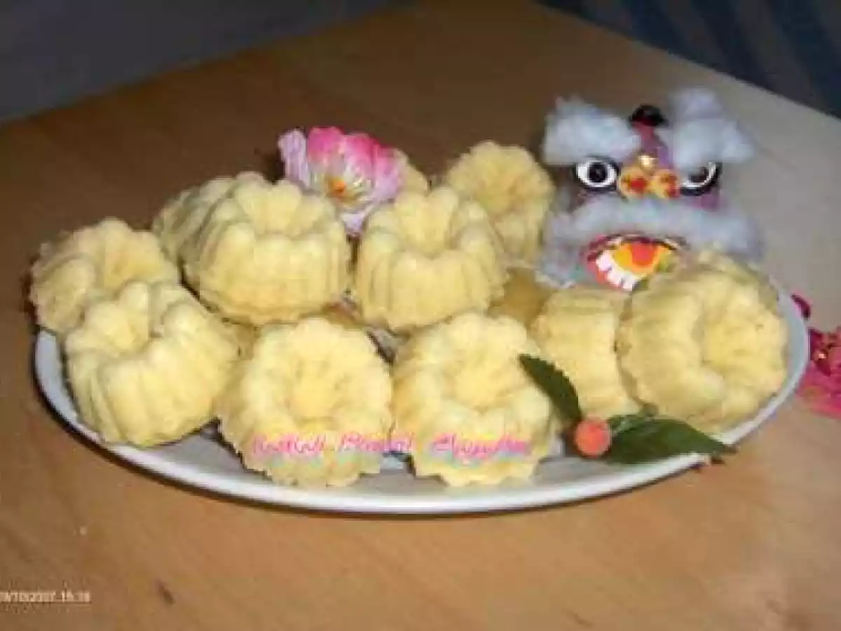 Steamed Mini Green Peas Cake