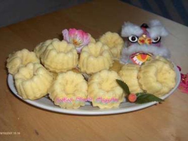 Steamed Mini Green Peas Cake