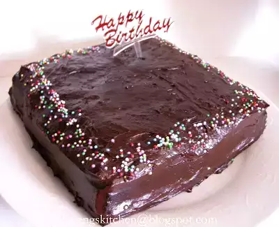 Moist chocolate cake recipe: easy homemade dessert