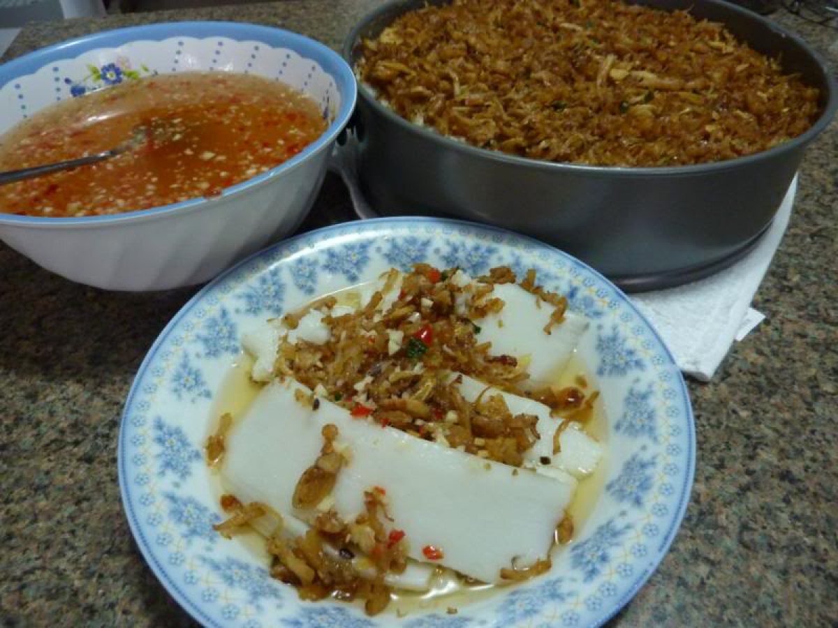 Steamed Rice Cake with Dried Scallops (Banh Duc Man) - photo 2