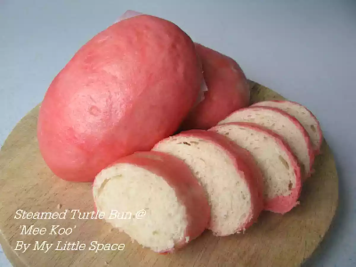 Steamed Turtle Bun @ 'Mee Koo' - photo 2