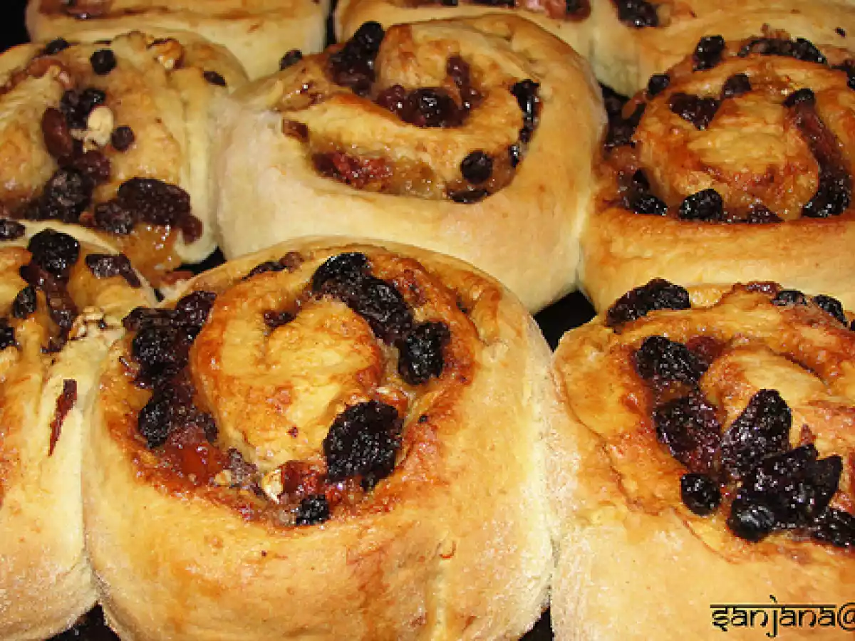 Sticky, Chewy, Nutty Chelsea Cinnamon Rolls - photo 2