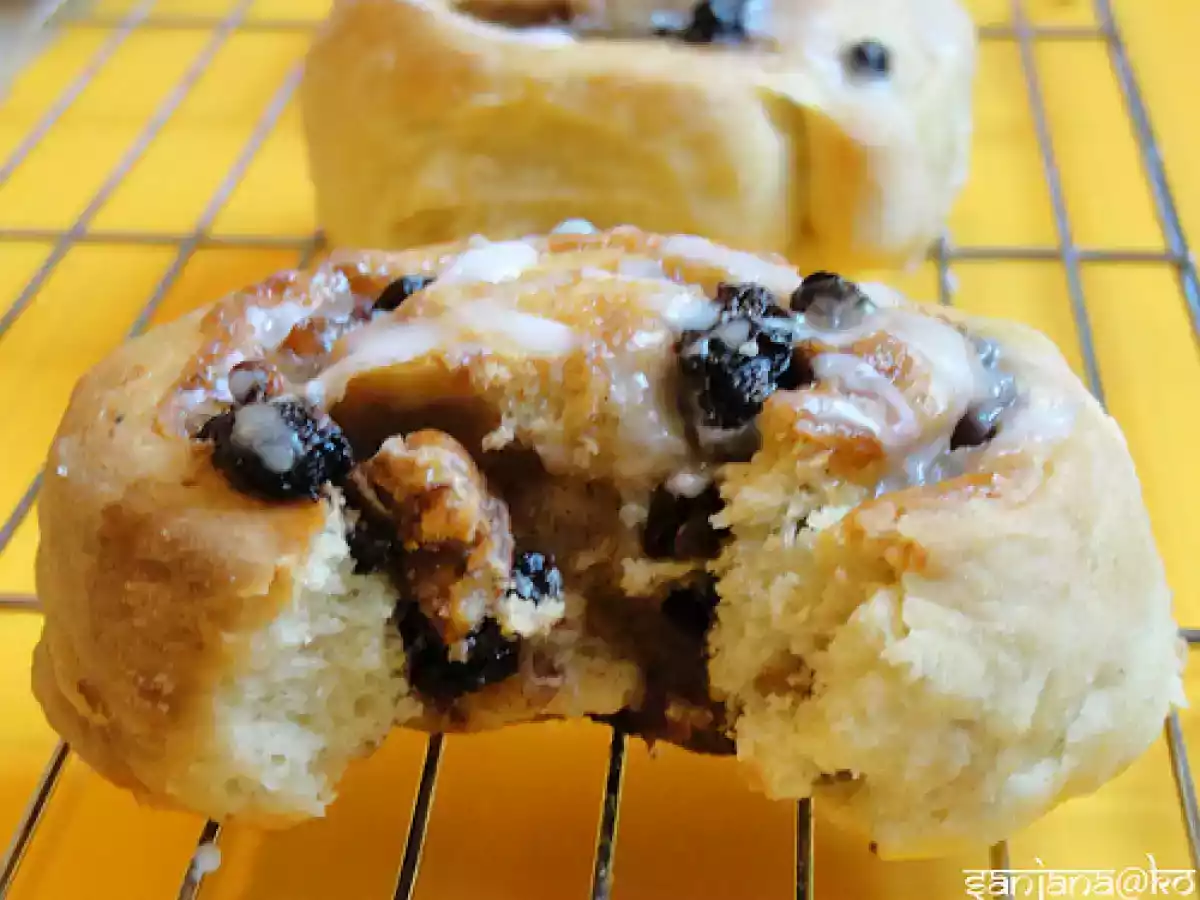 Sticky, Chewy, Nutty Chelsea Cinnamon Rolls - photo 3