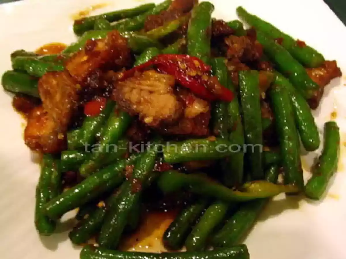 Stir Fried Crispy Pork With Red Curry Paste