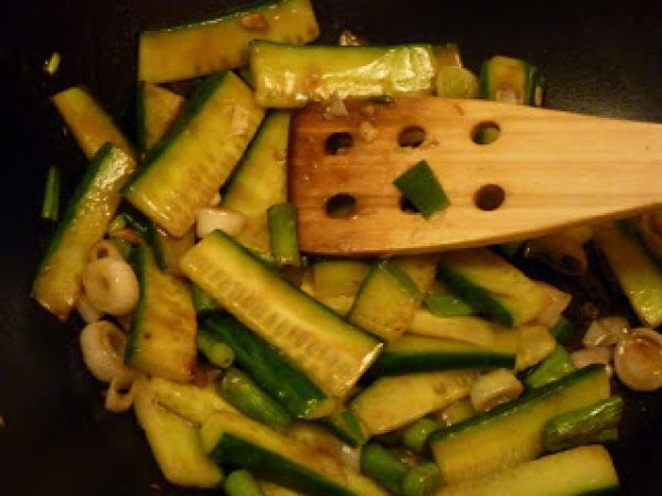 Stir-fried cucumber