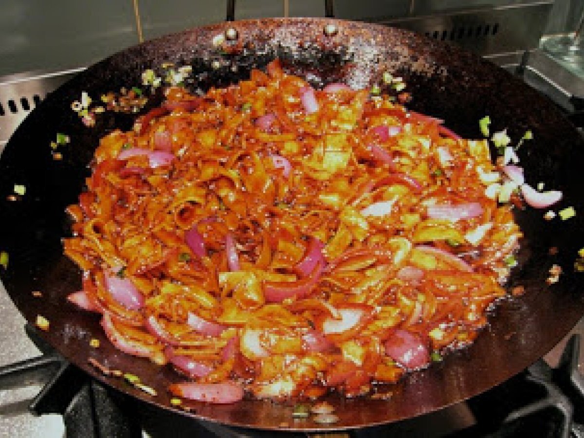 Stir-Fried Rice Noodles with Red Onions, Bean sprouts and Ginger - photo 2