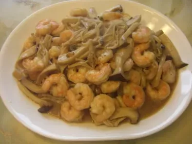 Stir Fried Shrimp with Oyster Mushrooms and Enoki Mushrooms in Abalone Sauce