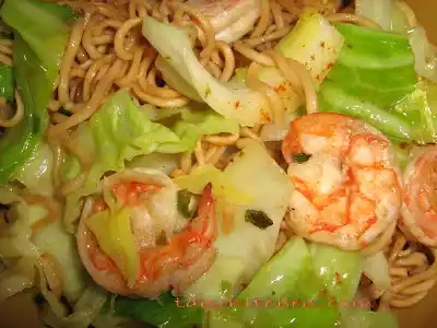 Easy spicy mama noodles with shrimps recipe - quick dinner