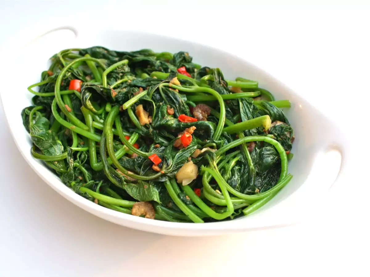 Stir-Fried Sweet Potato Leaves with Roasted Shrimp Paste - photo 3