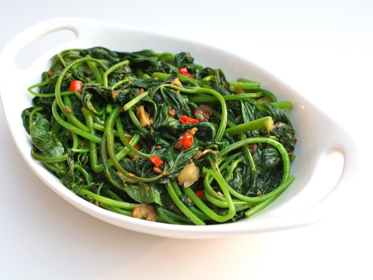 Stir-Fry Sweet Potato Leaves With Roasted Shrimp Paste - photo 3