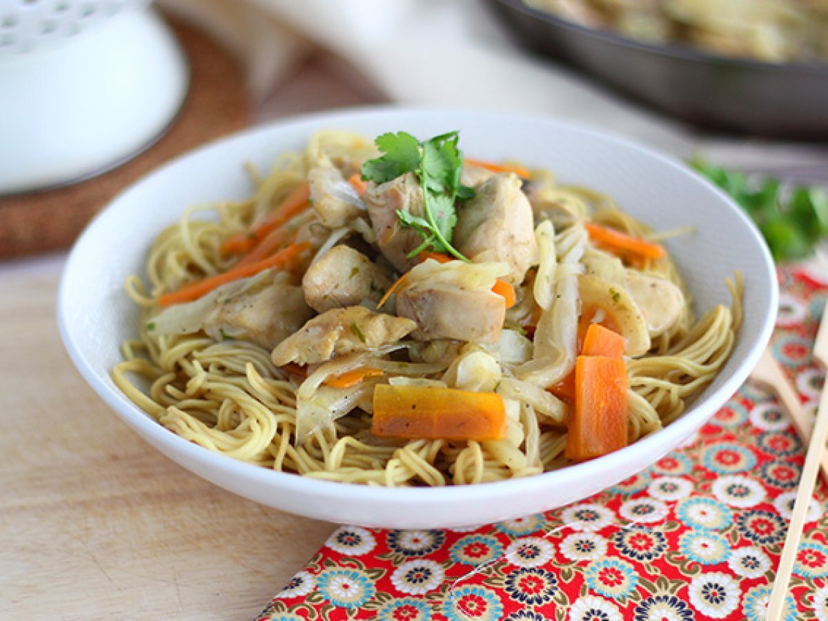 Stir fry with chicken and coriander, chao men