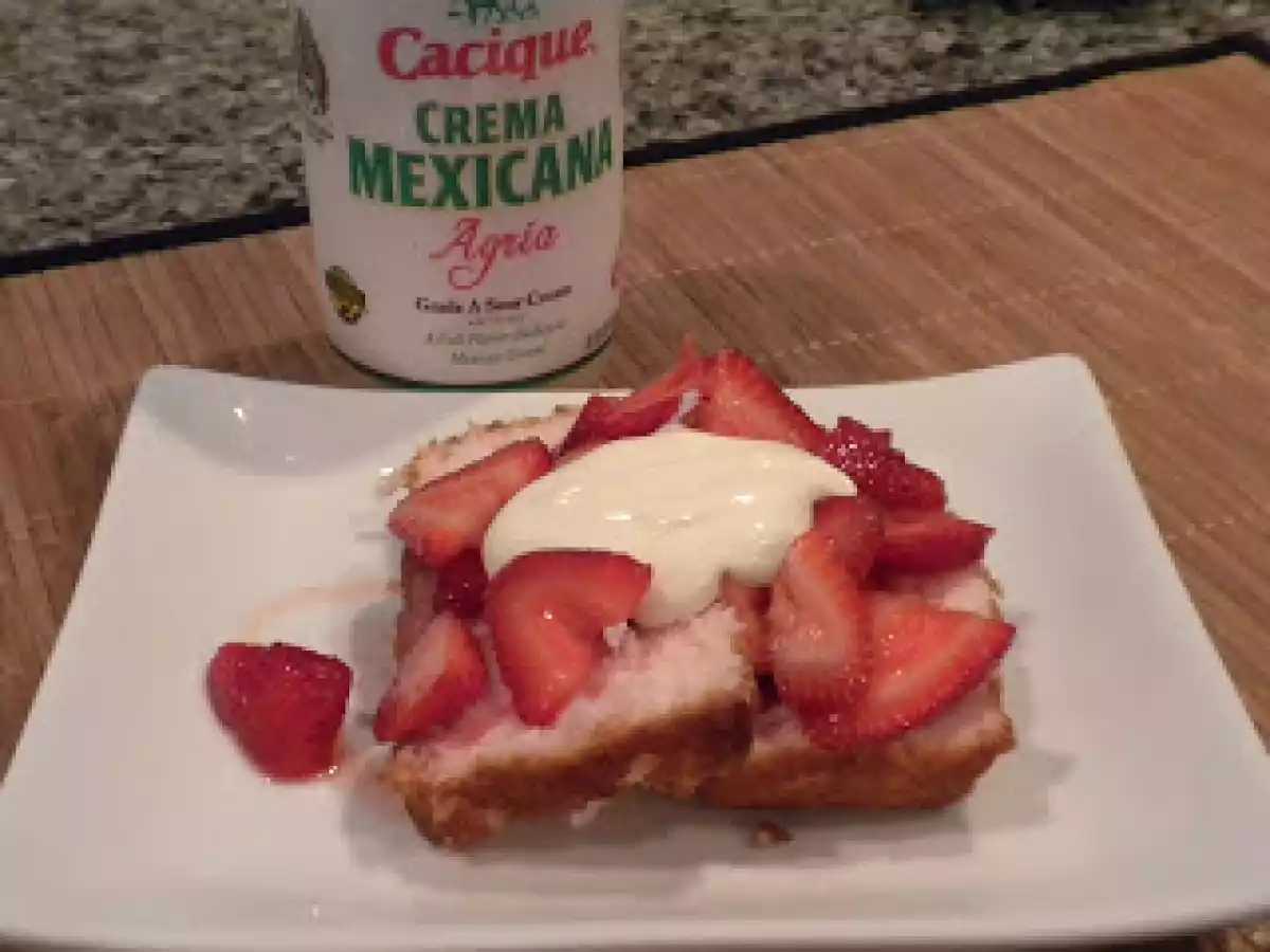 Strawberries & Cacique Crema Mexicana Agria